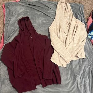 American eagle cardigan xs ( selling both in one order )